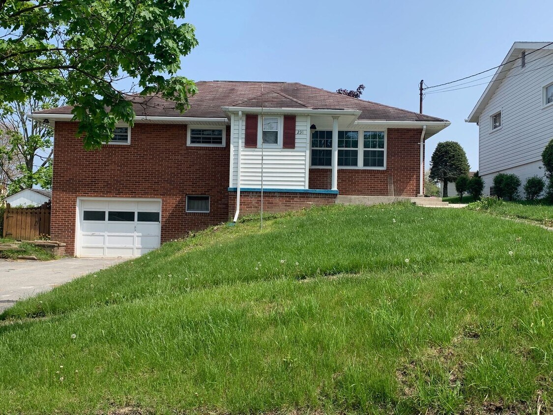 Foto principal - Single Family Home in Westmont Schools