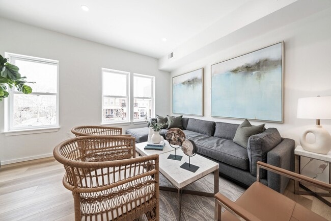 Foto del edificio - Two-Level Kingman Park Penthouse w/ Private Rooftop Terrace!