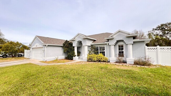 Foto del edificio - Huge!! 3 bedroom 2 bath in Deltona Lakes. ...