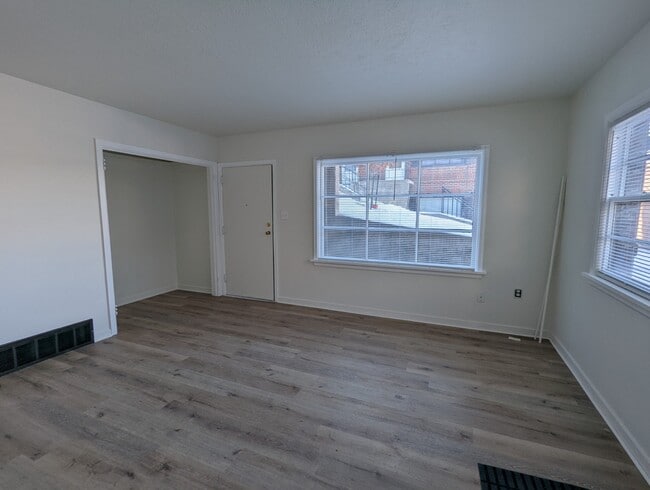 Building Photo - 1218 8th Ave S