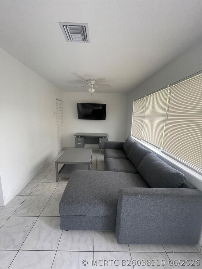 Foto del edificio - 1135 NE 15th Ave