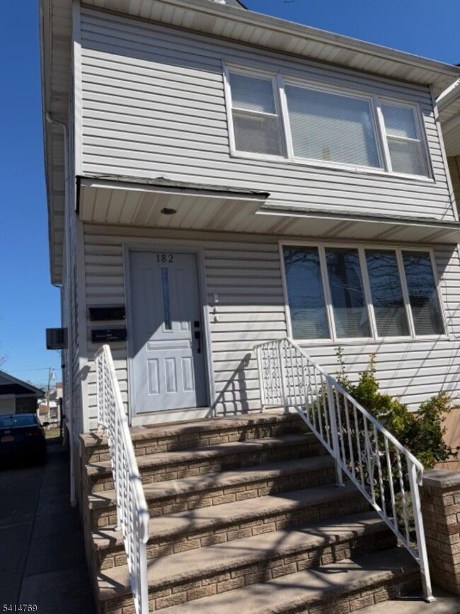 Building Photo - 182 Pierre Ave