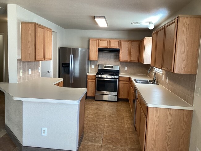 Foto del edificio - 15602 Jasmine Tree Ln