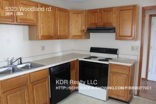 Foto del edificio - 5323 Woodland Dr