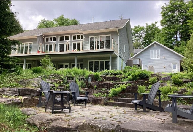 Building Photo - 3524 West Shore Rd