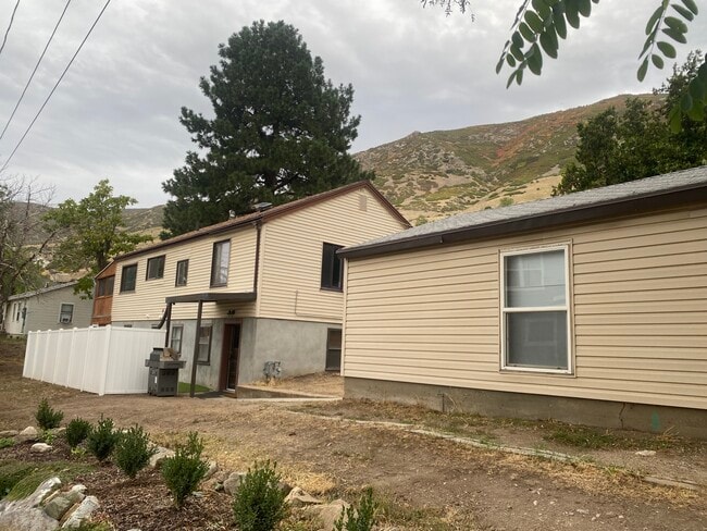 Building Photo - 25 N 300 E