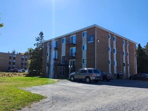 Building Photo - 37 Dobbin St