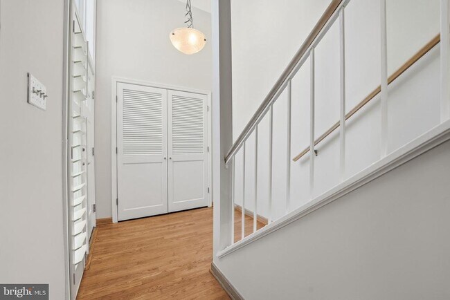 Foto del edificio - 1528 Goldenrain Ct