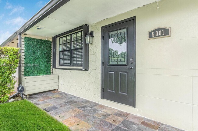 Foto del edificio - 5001 SW 92nd Terrace