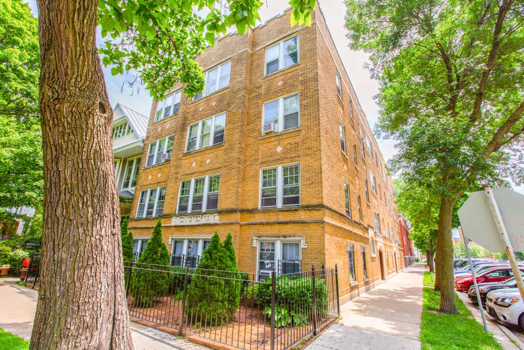 Primary Photo - 4449-55 N. Leavitt St.