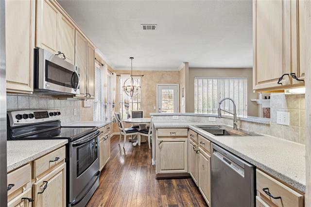 Foto del edificio - 3813 Oak Leaf Ln