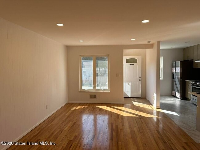Building Photo - 221 Midland Ave