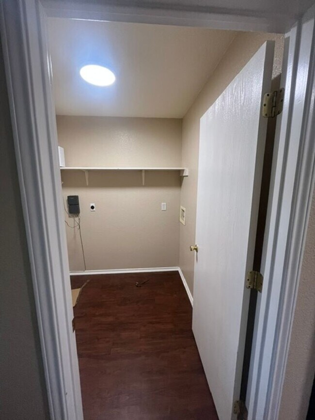 Foto del edificio - 4411 Abigail Dr