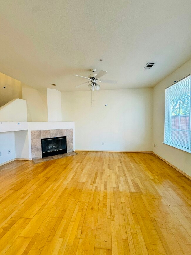 Building Photo - 10739 Dulsie Ln