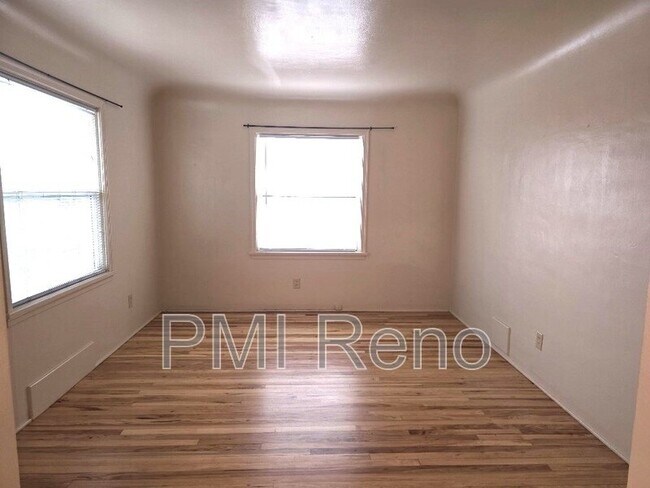 Foto del edificio - 424 St Lawrence Ave