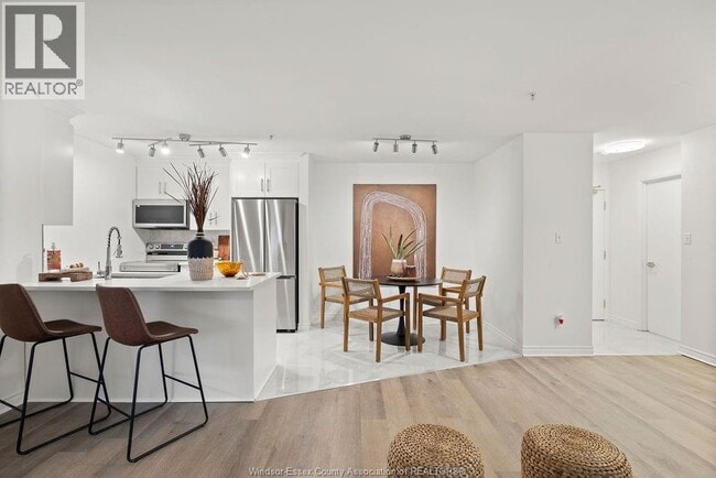 Building Photo - 1535 Grand Marais Rd W