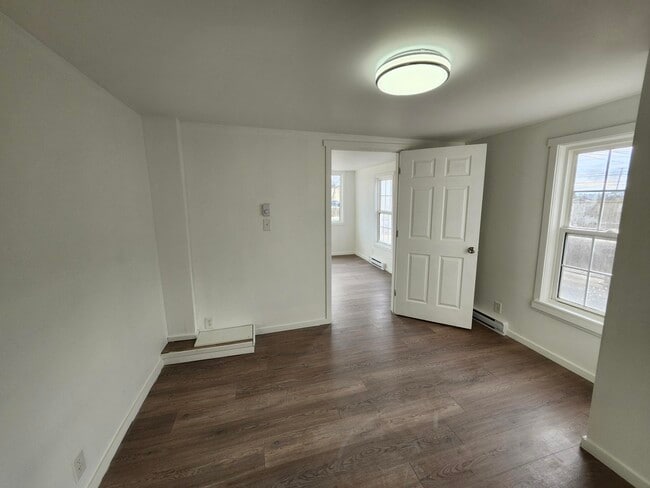 Building Photo - 9-9 Courtenay Ave