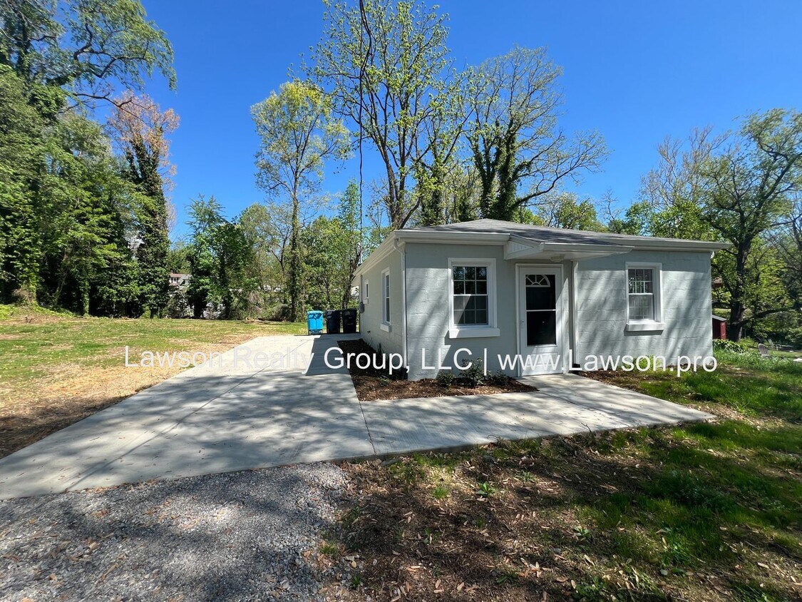Primary Photo - Beautiful, 2 Bedroom, 1 Bath, Completely R...