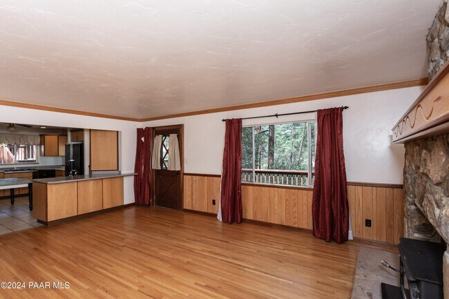 Building Photo - 1111 Hill Dr