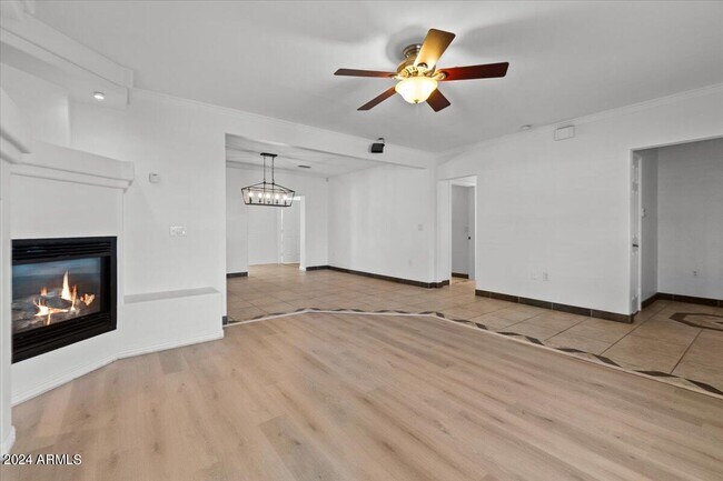 Foto del edificio - 517 W Oregon Ave