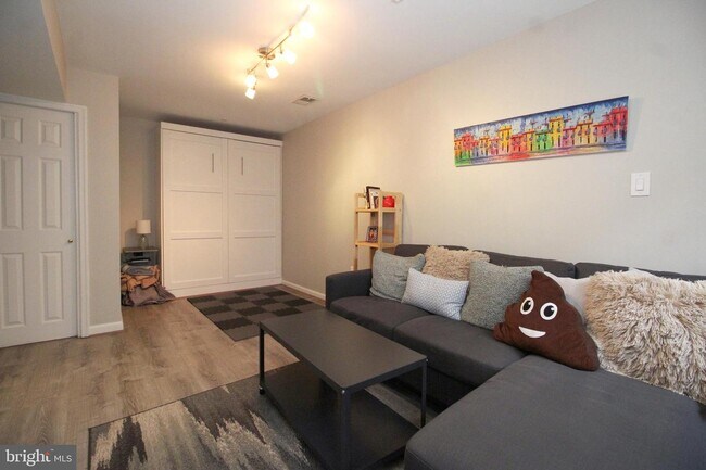 Foto del edificio - 114 Sanborn Pl