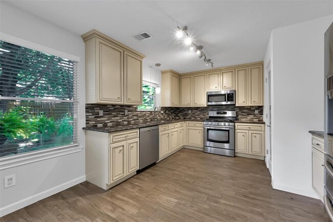 Building Photo - 26907 Castlecliff Ln