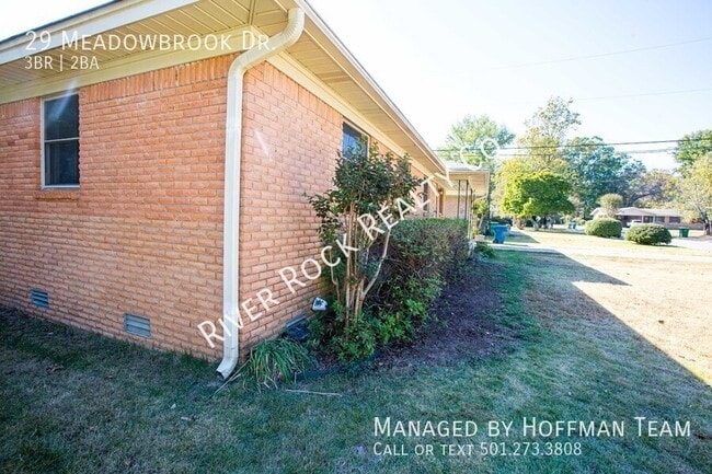 Foto del edificio - 29 Meadowbrook Dr
