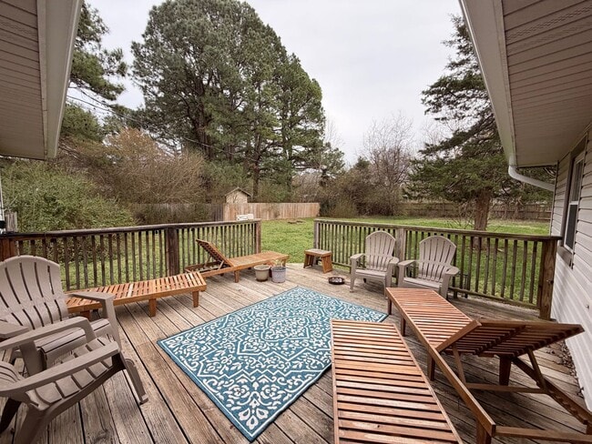 Building Photo - 3 bedroom 2 bath near U of A campus - a must see!