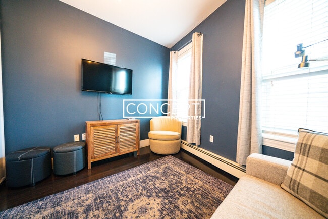 Building Photo - 2 Gore St