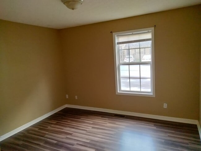 Building Photo - 502 Clark St