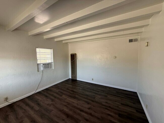 Foto del edificio - 5009 E 1st St