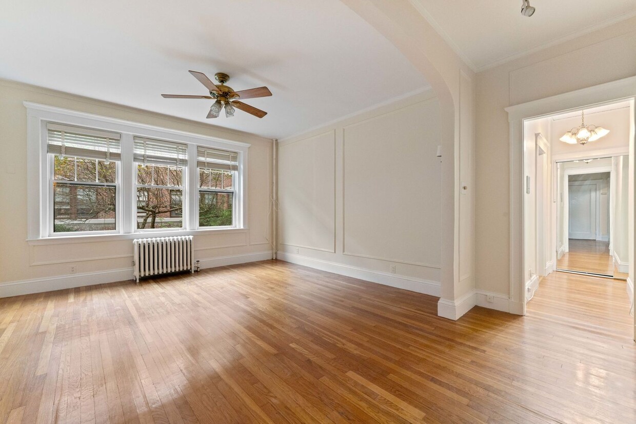 Foto principal - Just Updated Brookline Village Two Bed Con...