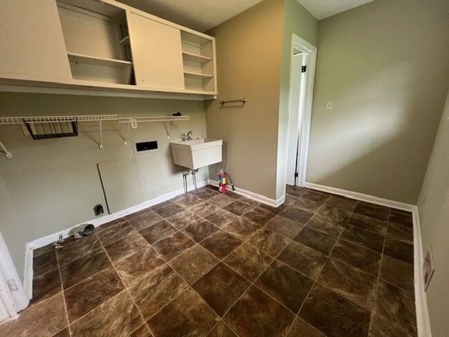 Building Photo - Beautiful Home with Mother in Law Suite or...