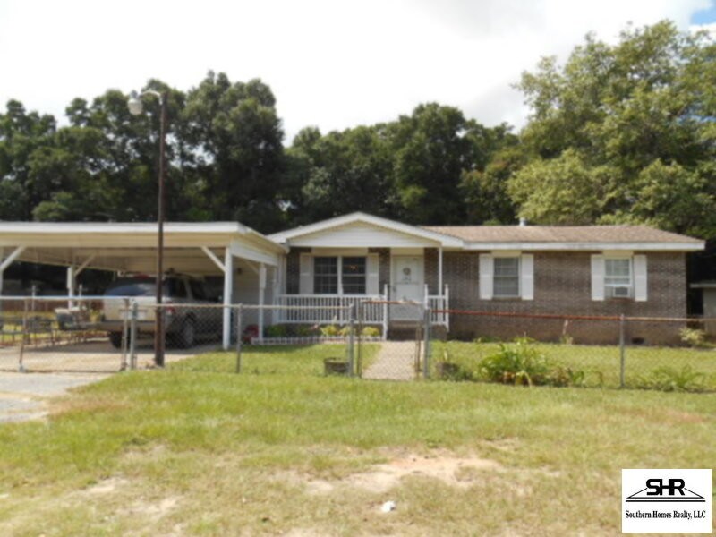 Primary Photo - 11 W Pinestead Rd