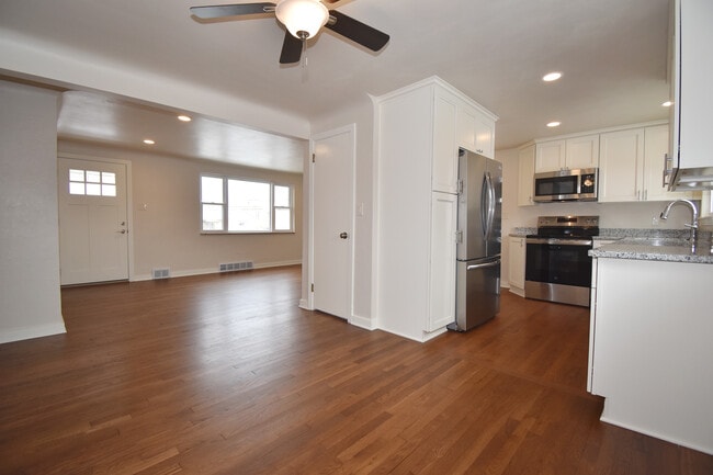 Building Photo - 1559 Orchardview Dr
