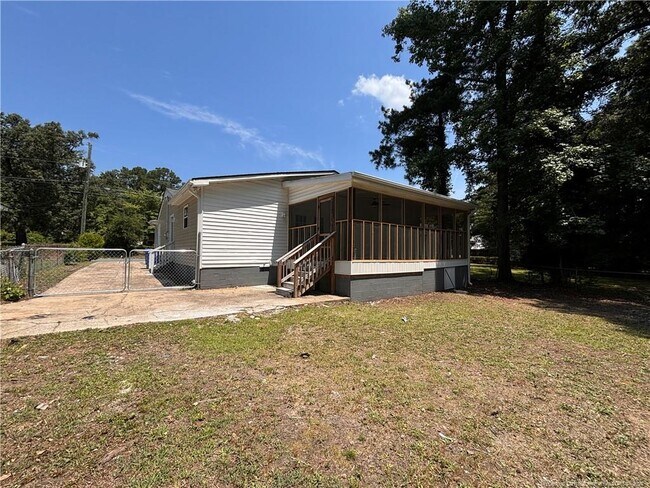 Foto del edificio - 929 Fleetwood Dr