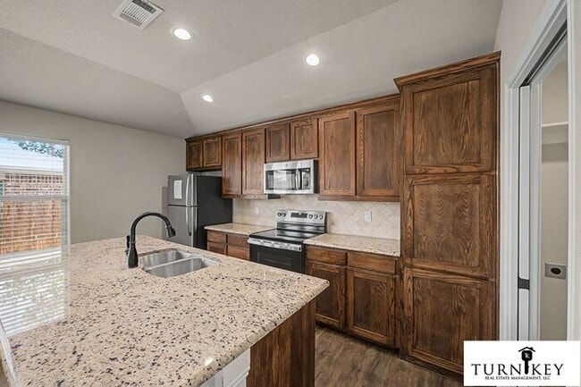 Building Photo - COMING SOON! 3BD/2BA Energy-Efficient Duplex | Granite | Island Kitchen | Garage | Yard Care Incl...