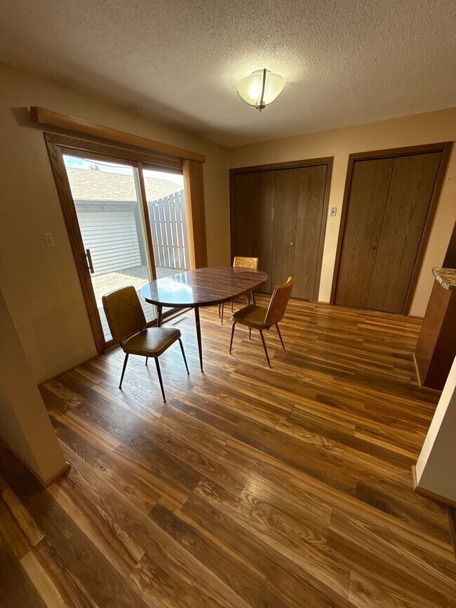 Foto del edificio - MO -  8th Ave Duplex