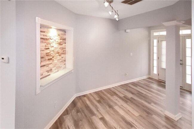 Building Photo - 2389 White Alder Dr NE