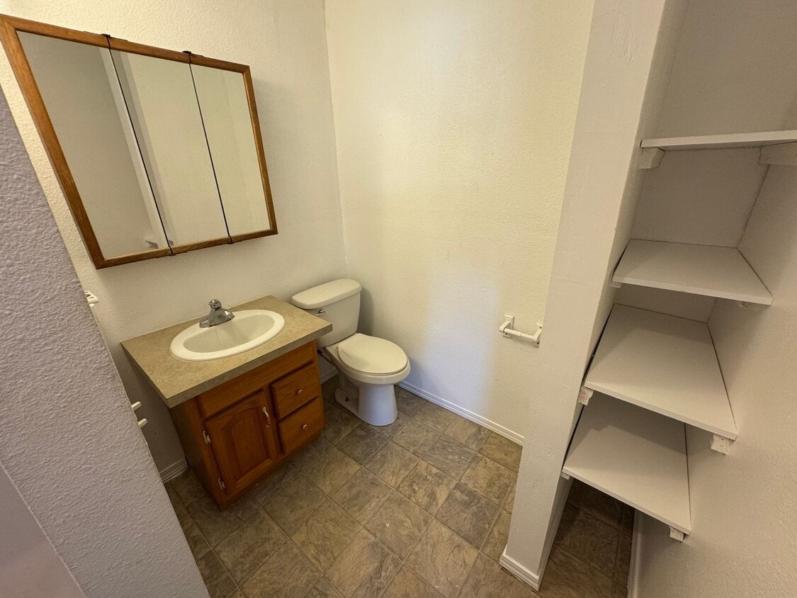 Foto del edificio - 618 Basin St NW