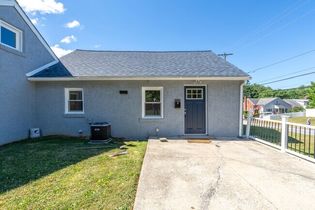 Foto del edificio - 93 Sproul Rd