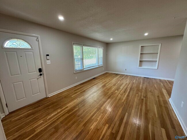 Building Photo - 918 Woodall Ln NW