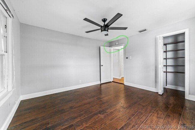 Foto del edificio - 645 NE 38th St