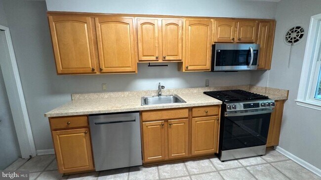 Foto del edificio - 8676 Oak Rd