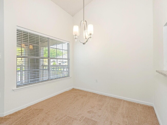 Building Photo - Updated 3 BR unit in the heart of South Park