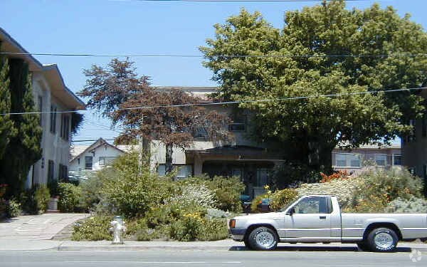 Building Photo - 444 40th St