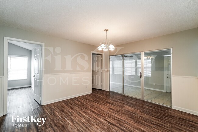 Building Photo - 7027 Silvermill Dr