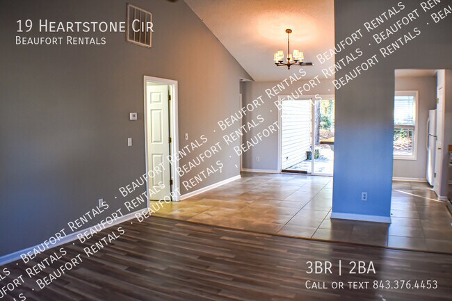 Foto del edificio - 19 Heartstone Cir