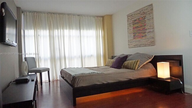 Foto del edificio - 16909 N Bay Rd