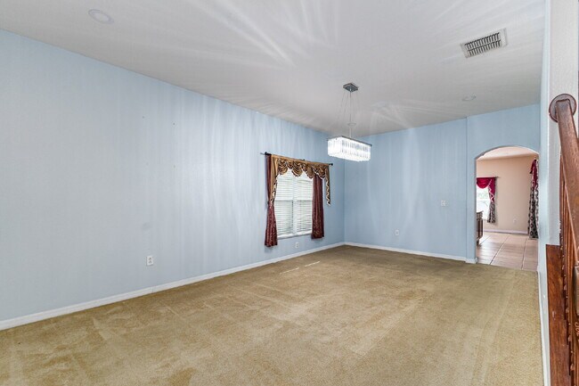 Foto del edificio - Beautiful 5 Bedroom Two-Story Home for Rent